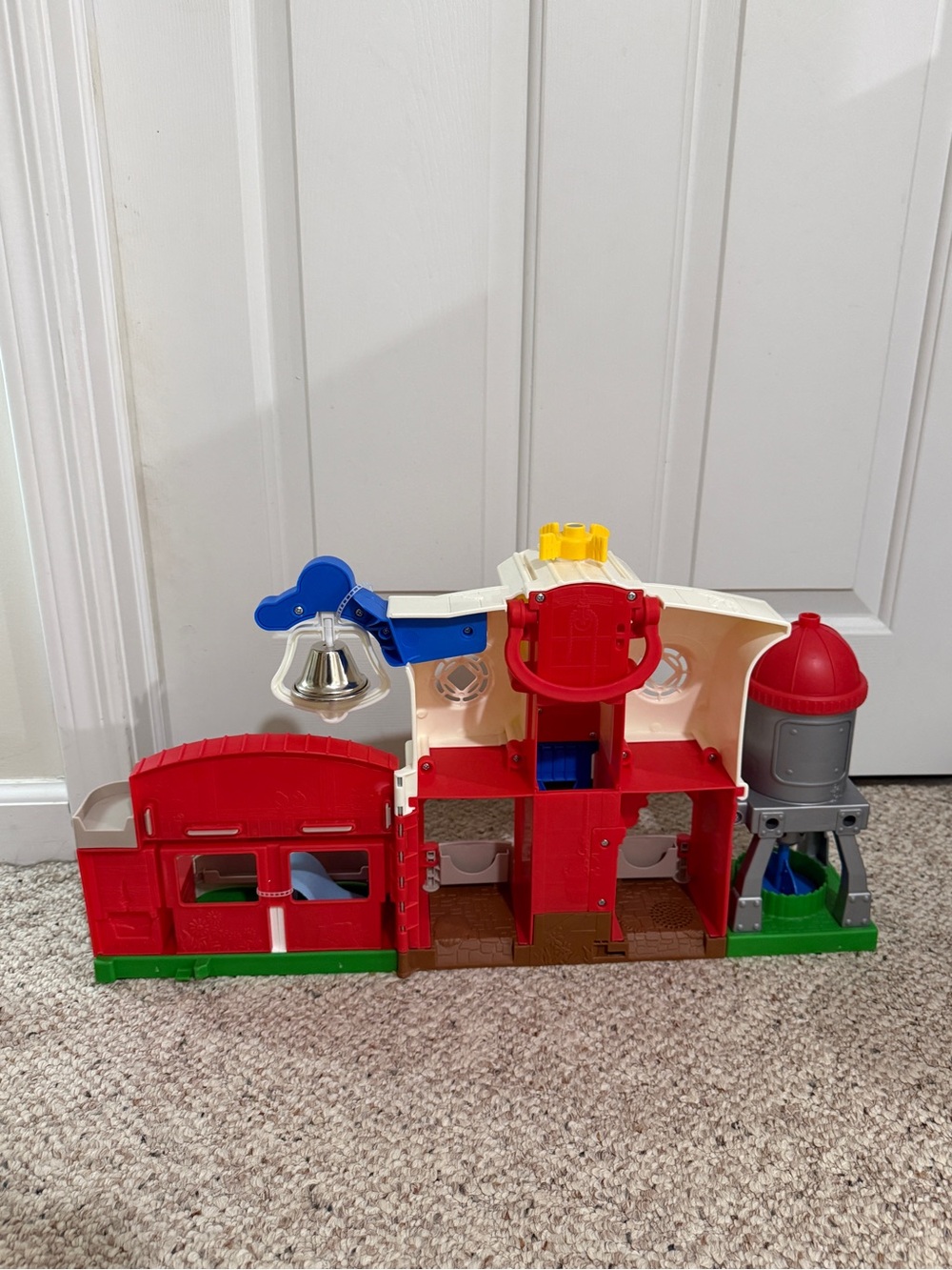 Fisher-Price Red and White Play Barn with Bell - Kids Toy-New - Picture 3 of 4